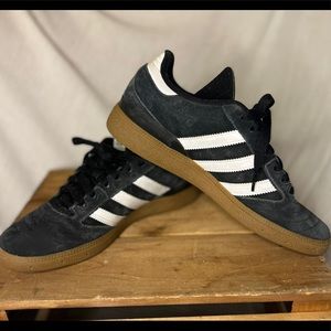 Adidas sneaker. Size 8